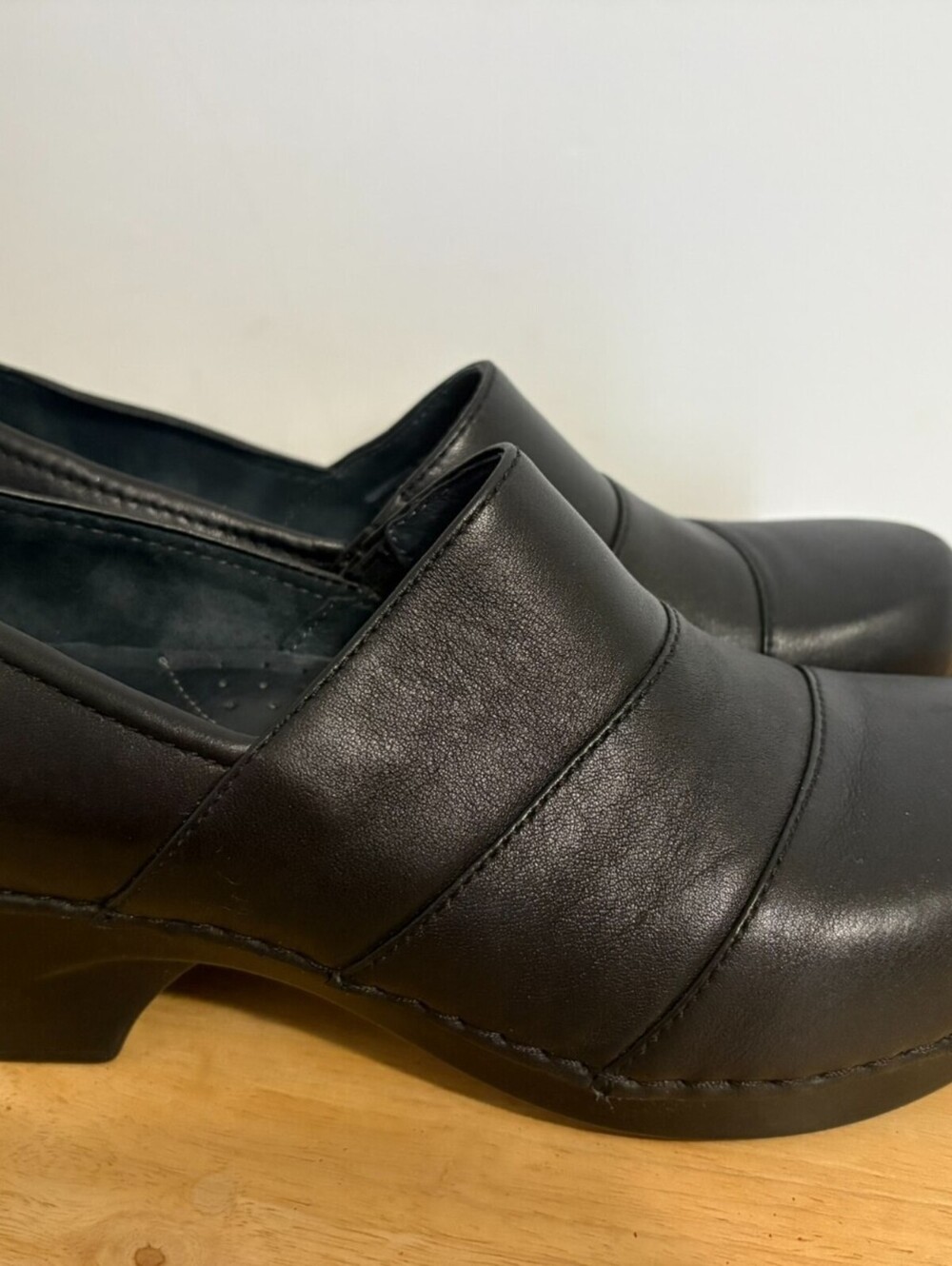 Dansko Tenley Black Leather Clogs Nurse Medical Slip On Heel US 8.5/EU 39 EUC